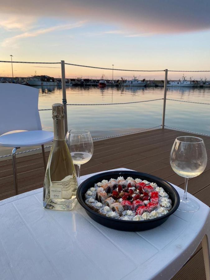 Aqua Resort Giulianova - Houseboat Experience 外观 照片