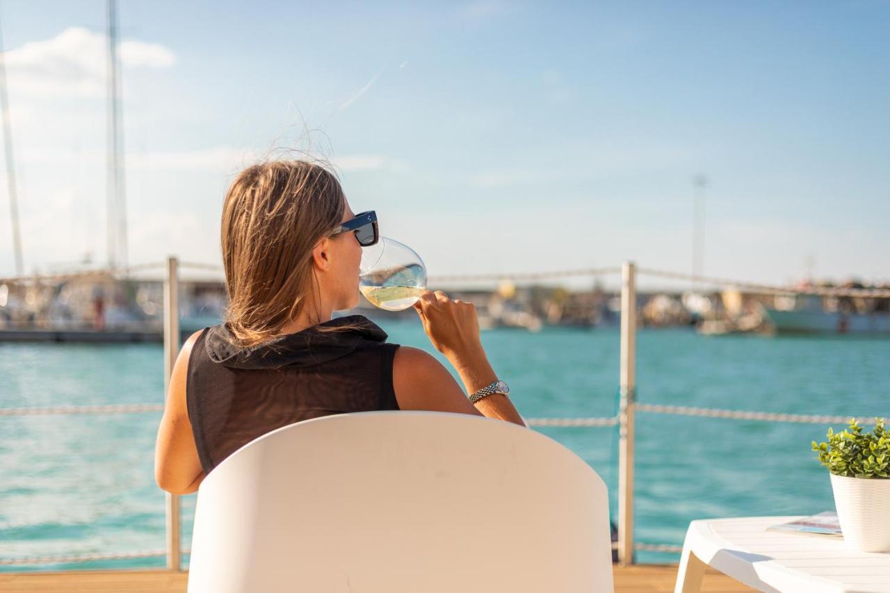 Aqua Resort Giulianova - Houseboat Experience 外观 照片